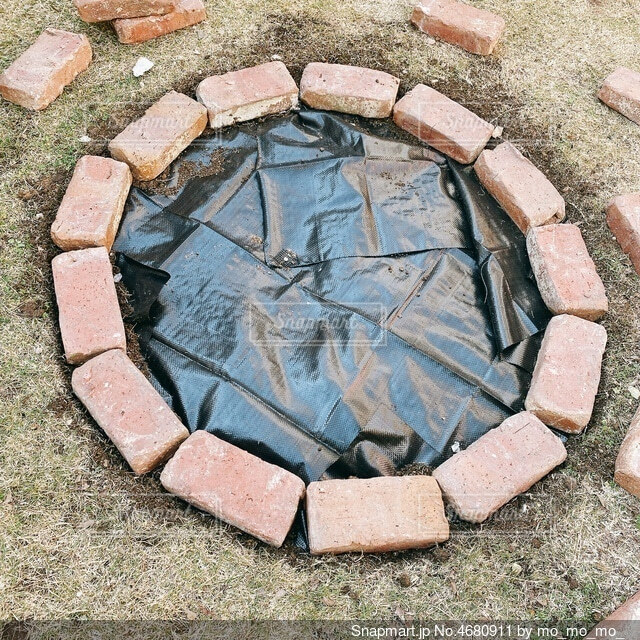 庭に砂場をつくると後悔？いらないと言われている理由やDIYの方法を紹介