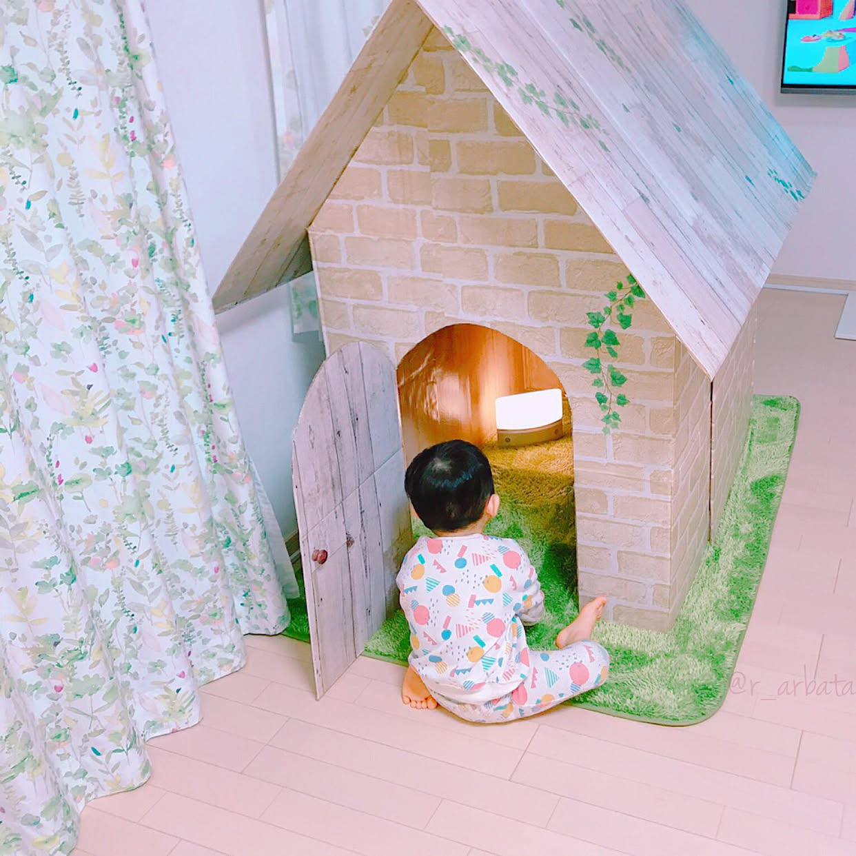 ダンボール 家 ハウス ダンボールハウス 白 ステンドグラス 子供 おままごと秘密基地 おもちゃ こども 段ボール 工作 プレイハウスプレイテント: リビングート ヤフー店 - 通販 - Yahoo!ショッピング