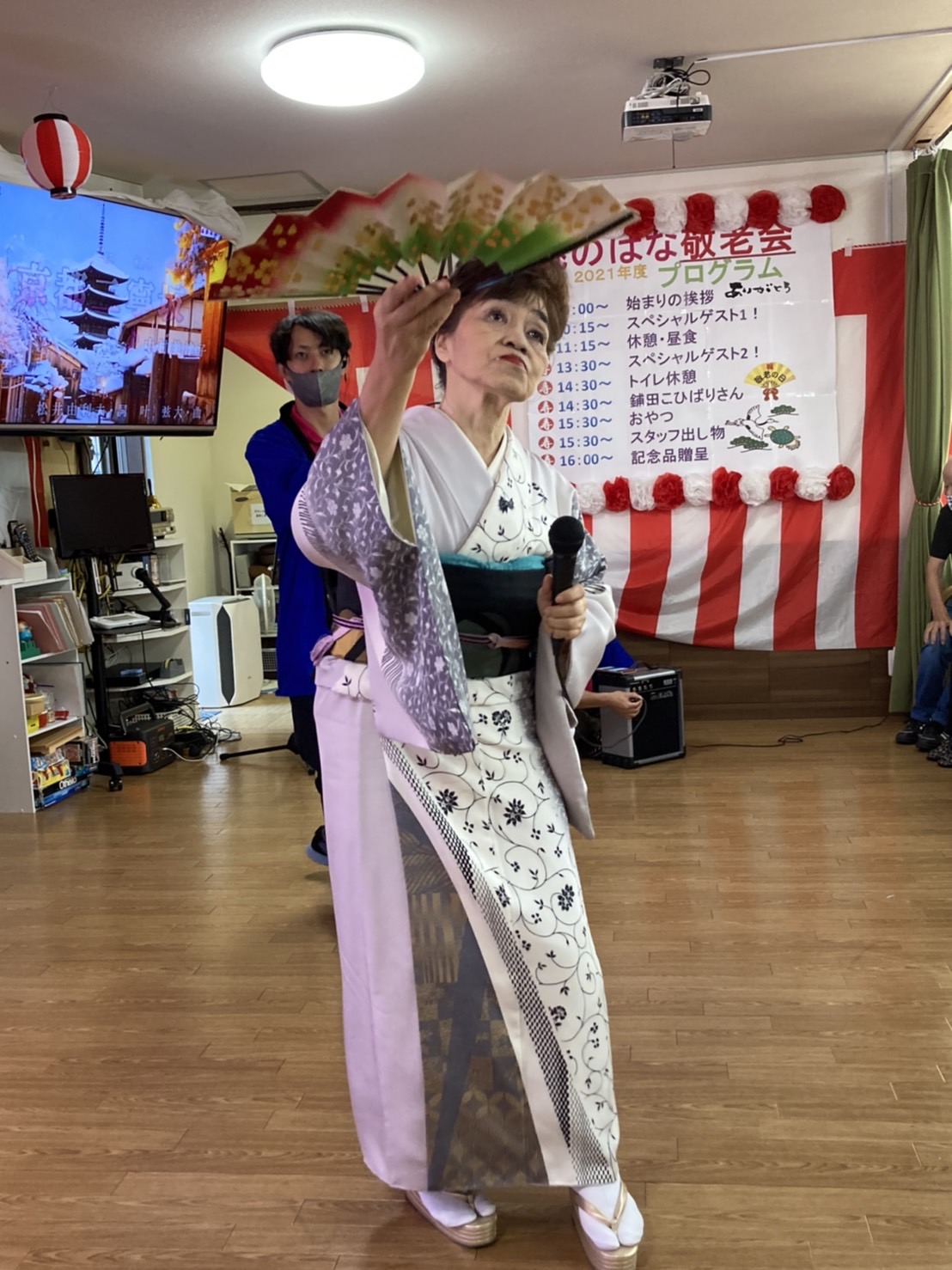 敬老会週間♪本日は職員の出し物です宮代町の介護施設 介護老人保健施設はーとぴあ