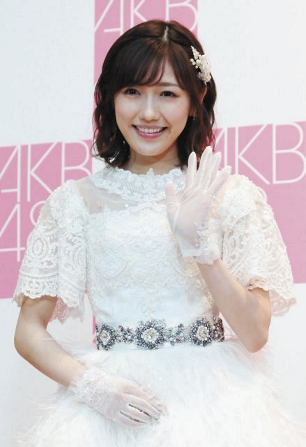 先日芸能界を引退された渡辺麻友さん❤️ AKB48時代『孤独な星空』のMVにて弊社の色打掛をお召し頂きました✨ とても可愛いです👘引退は残念ですが、新しい道でも頑張って欲しいですね🌼ザコレクションthecollectionまゆゆ渡辺麻友黒引き色打掛黒引き振袖