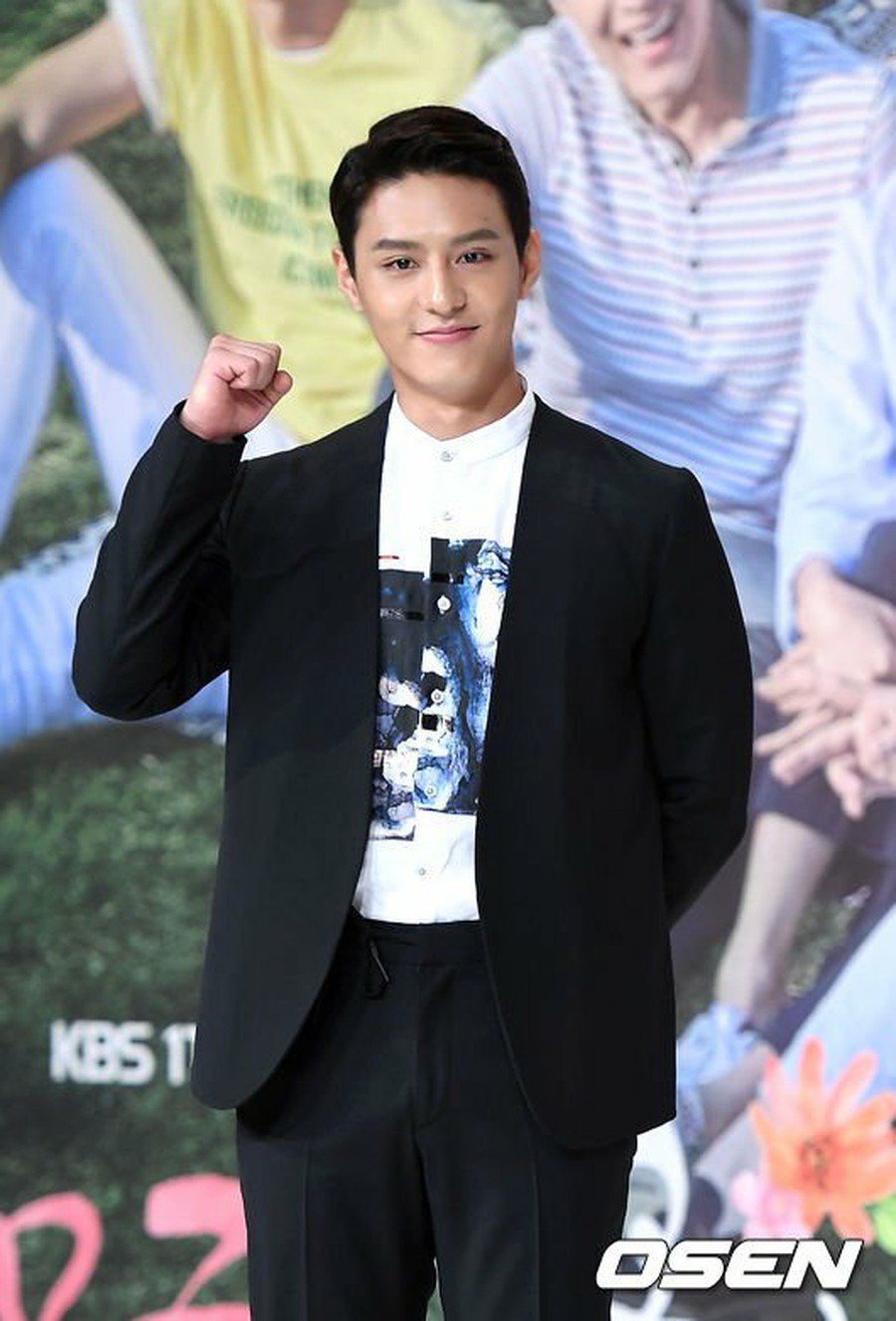 first bite ・ 披露宴会場に登場したのは 色んなパンでできたパンタワーファーストバイト ももちろんパン！おふたりで食パンにかぶりつきます 素敵なアイディアで ゲストの皆様も盛り上がりました ・ 🄻🄾🄲🄰🅃🄸🄾🄽 @thesorakuen🄿🄷🄾🅃🄾 @dstyle_thesorakuen