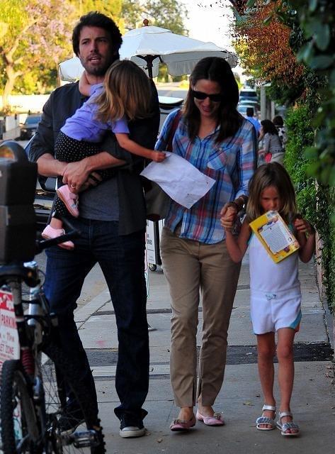 ベン・アフレックとジェニファー・ガーナーは子供たちと一緒に日本への旅を楽しむ:「最高の結婚相手の元恋人」https:usarite.com ben-affleck-and-jennifer -garner-enjoy-journey-to-japan-with-their-kids-best-spouse-exes