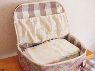 手作りベビーグッズ おむつポーチの進化系！オムツと着替えが二人分入るスタイリングバッグの作り方服バカママのDIYlog