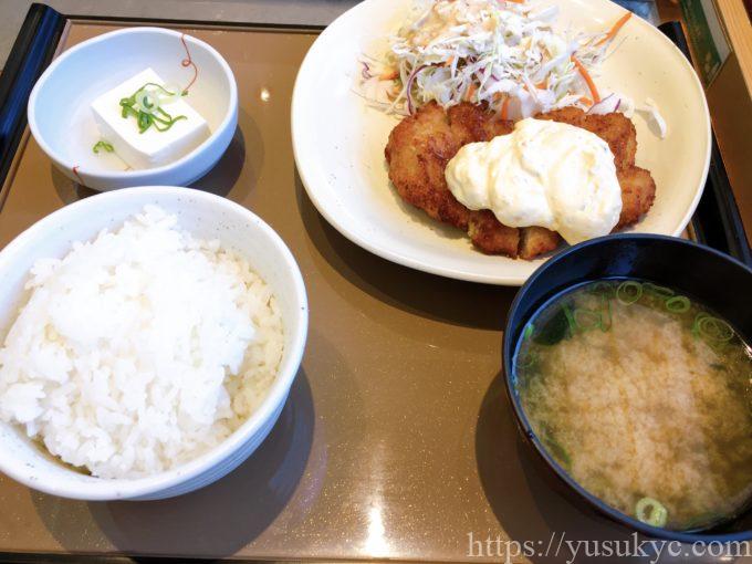 やよい軒 キッズメニューはオマケのオモチャ付きユルおや