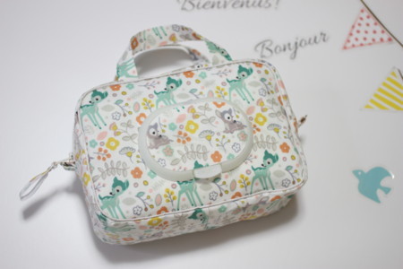 精一杯のエレガントなオムツポーチ ワンハンドル作り方 – 咲牛印-カルトナージュとソーイングのレシピサイト