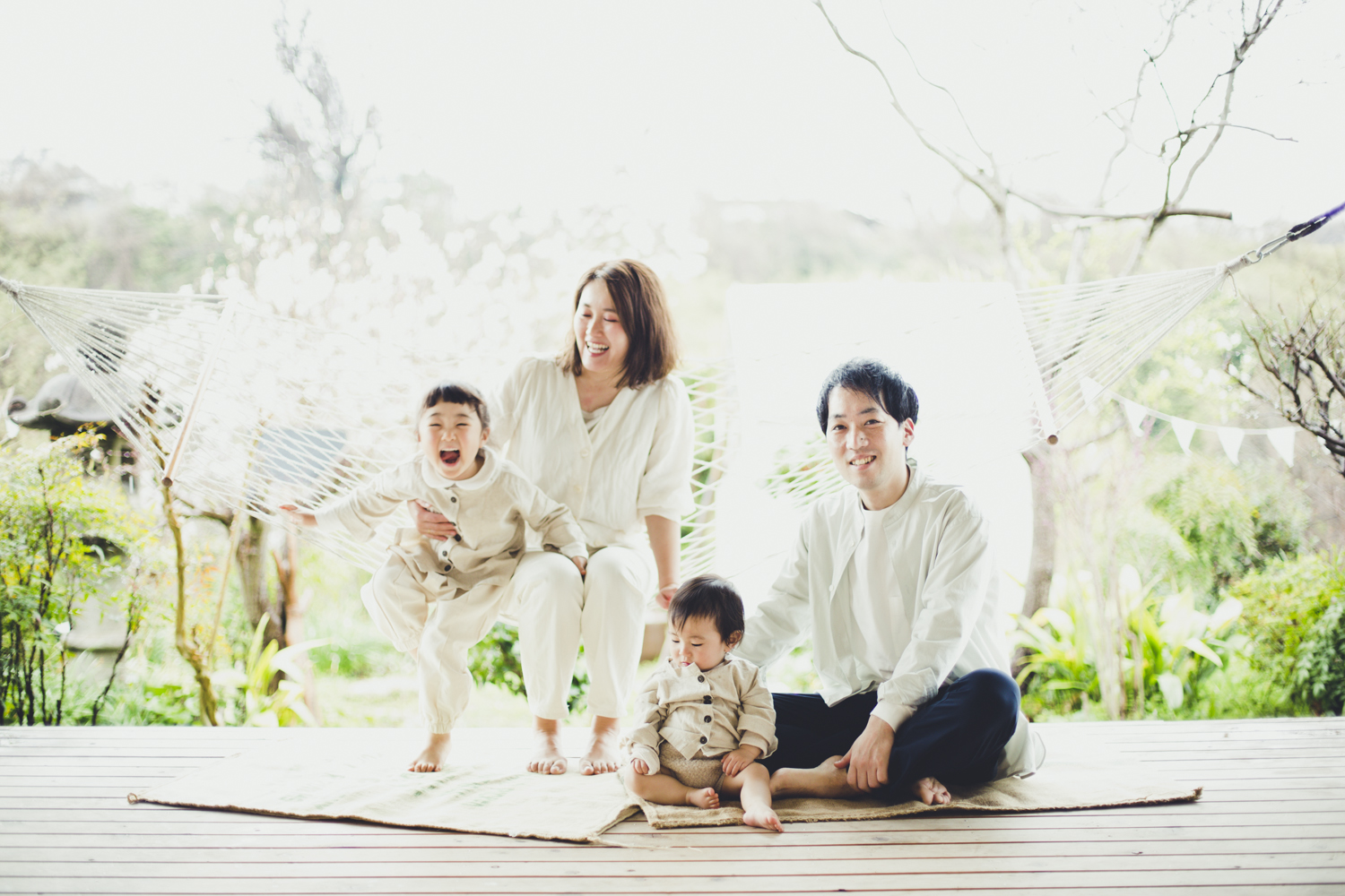 2024 リンクコーデでおしゃれな家族写真 ファミリーフォト ・記念写真を残すためのポイント♡STUDIOFameux 大阪フォトスタジオファムーフォトウェディング・マタニティ・記念撮影