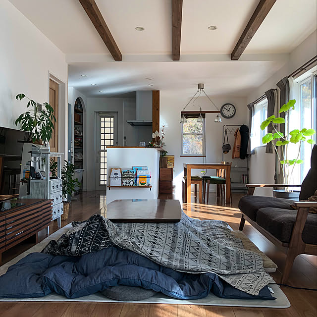 リビングこたつのおしゃれなレイアウト実例！選び方のポイントを解説 - ラグ・カーペット通販 びっくりカーペット