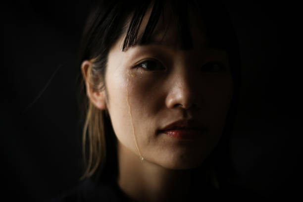 ホワイトボードを持つ泣き顔の女教師 写真素材1027262- フォトライブラリ