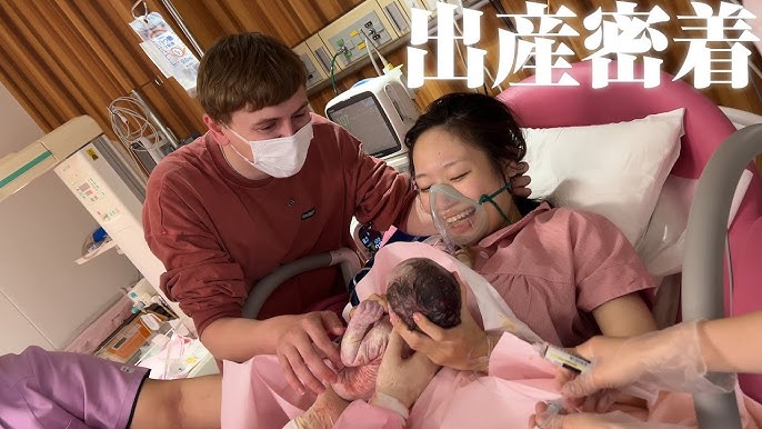 分娩台で出産シーンの写真・画像素材-Snapmart スナップマート