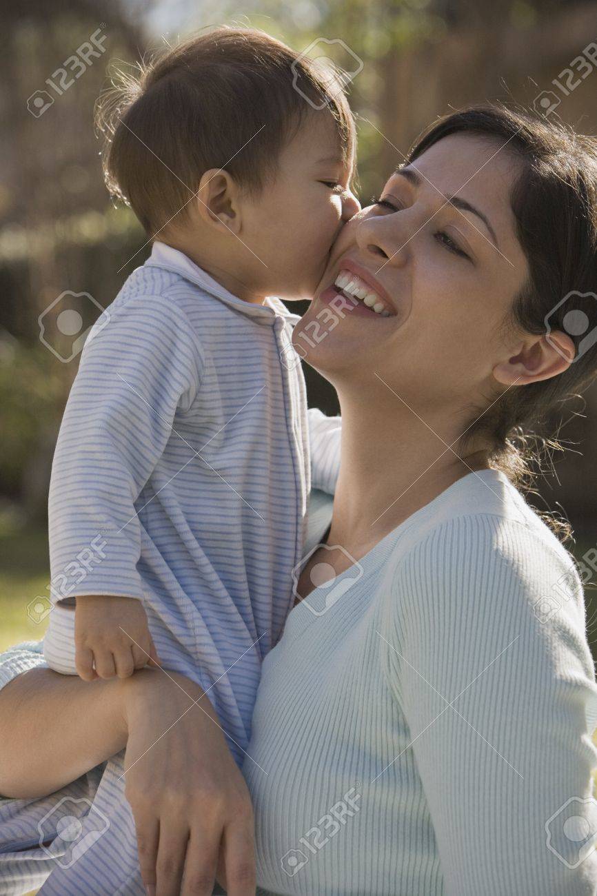 お兄ちゃんのほっぺにブチュー💋兄弟愛キスチュー弟子くんお兄ちゃん大好き6歳差子育て育児こどものいる暮らし育児奮闘中