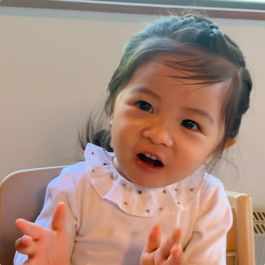 キッズ フサフサ髪の0歳児、衝撃的な寝ぐせに1030万再生「平成初期のギャル男w」「どーしてそうなった！？」eltha エルザ