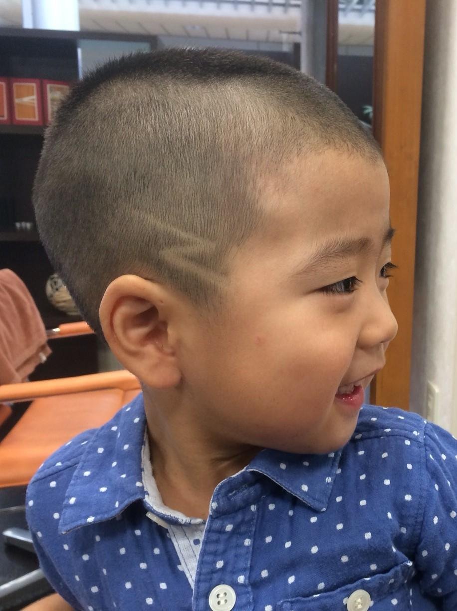 Risa' 息子の初ボウズ記念♡ めちゃくちゃ愛おしさ増した〜 @___17rai___ ありがと〜✌🏽✌🏽✌🏽 .キッズ坊主息子カット坊主Instagram