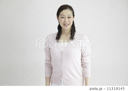 優しい顔になる方法 芸能人を参考に「特徴」や「メイクのポイント」「表情の作り方」まで解説！LIPS