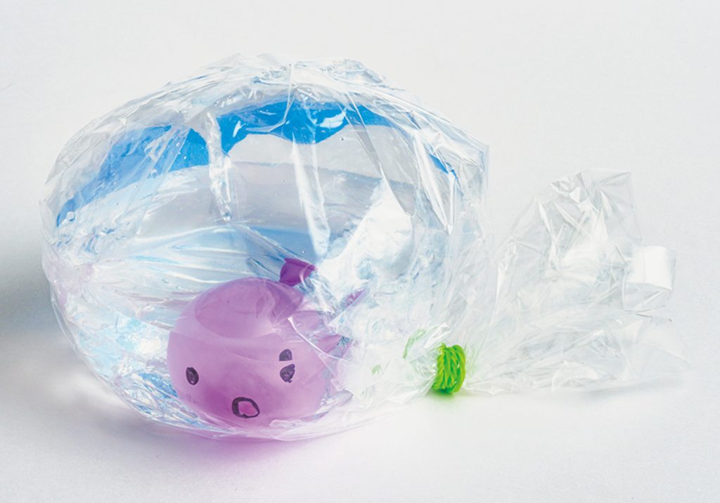 夏休みの工作：クラゲを手作りしよう