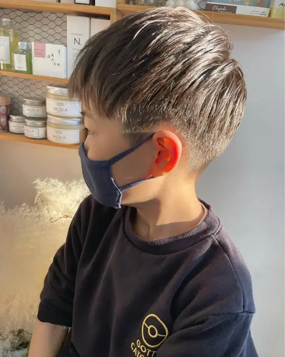 小学1年生男子刈り上げショートカット¥1080 担当・栄真介ご来店ありがとうございましたDEEPSTA DEEPSTA小学生 カット DEEPSTAヘアスタイル 小学生男子髪型 小学1年生 男子 髪型 刈り上げ ヘアスタイル おしゃれ男子 ヘアカタログ 撮影 額縁 福岡県美容室 久留米市美容