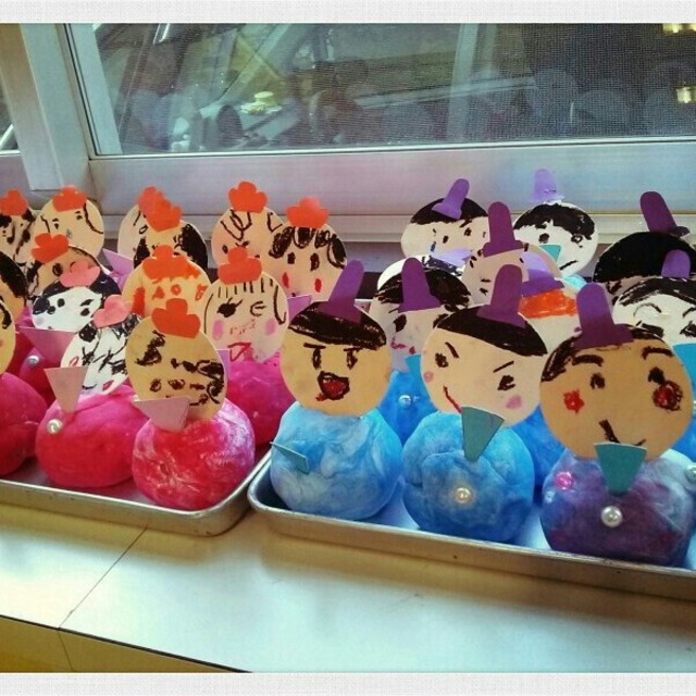 みんなの手作りひな人形アイデア＜乳児さん編＞〜ひな祭りにちなんだひな飾りの製作遊び集〜保育と遊びのプラットフォーム ほいくる