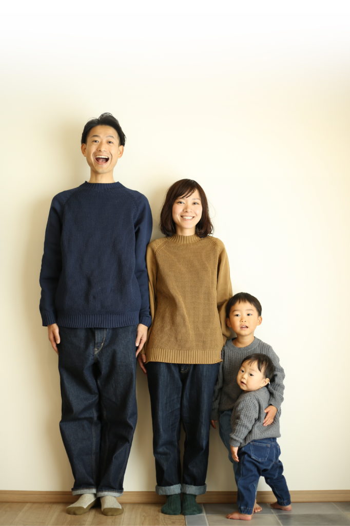 1歳の誕生日に家族写真親子の服装は？写真映えするスタイルのコツこども写真館スタジオアリス写真スタジオ・フォトスタジオ