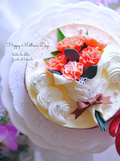 🎁母の日にもぴったり🌷.* 遠く離れたお母様に贈る アニバーサリーケーキ🎂 ケーキには、定型文だけでなく、お好きなメッセージを入れることも可能です✨ .プリオオンライン想いをカタチに母の日プレゼント母の日ケーキ母の日スイーツ母の日配送センイル