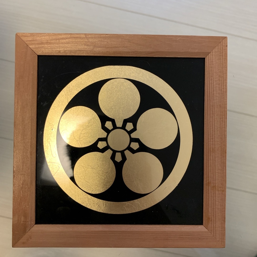 戦国時代の武将の家紋 戦国大名前田利家・加賀梅鉢紋ゴールド・ベクターデータ の Stock ベクターAdobe Stock