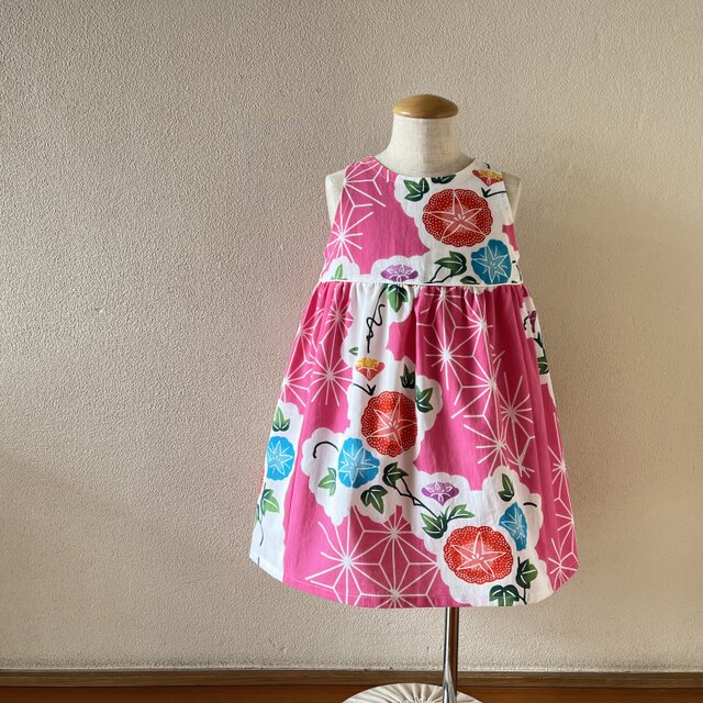 子供 浴衣地ひかえめフレアーワンピース 注染てまり 白地80-130サイズ 受注制作子供服 machibari 通販15269437Creema クリーマ