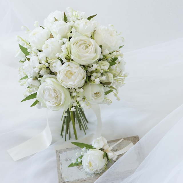 生花に見える 白 薔薇 グリーン ウェディングブーケ 造花ブーケ ブートニア付 クラッチブー