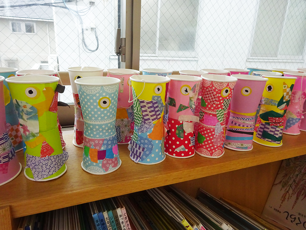 こどもの日 紙コップで簡単にできる手作りおもちゃ「こいのぼりけん玉」-工作 ASOPPA！レシピ - あそっぱ