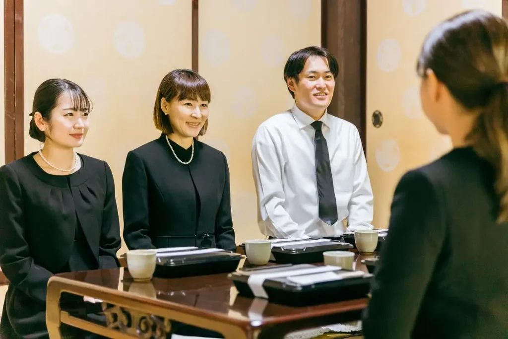 一周忌は何をする？僧侶に教わる基礎知識と、服装・花のマナー花や花束の宅配・フラワーギフト通販なら花キューピット