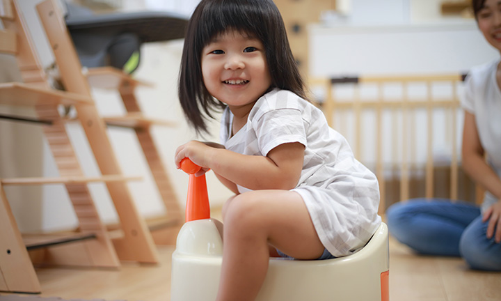 トイトレはいつから？何歳から始める？時期や目安を元保育士が解説
