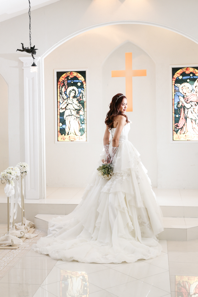 チャペルでのフォトウエディング！チャペルでおこなうメリットやおすすめポーズを紹介！東京の結婚式場・披露宴会場ホテル椿山荘東京 公式