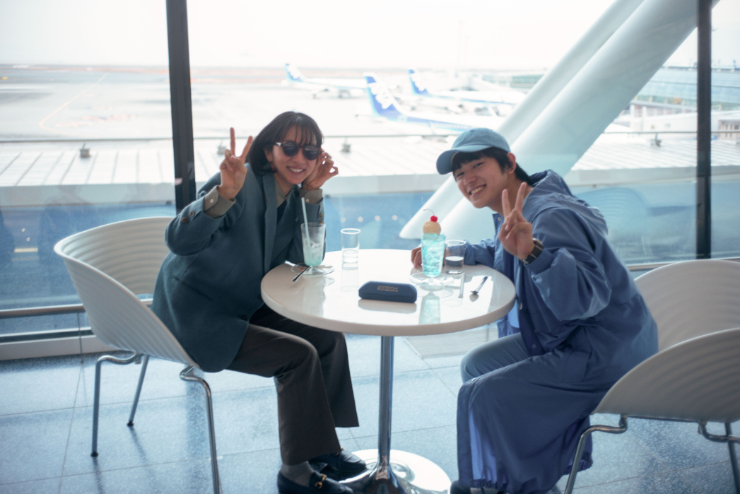 左から満島ひかり、佐藤健。 - 「First Love 初恋」満島ひかり＆佐藤健が“ラブシート”でサイコロ恋愛トーク画像・動画ギャラリー11 13- 映画ナタリ