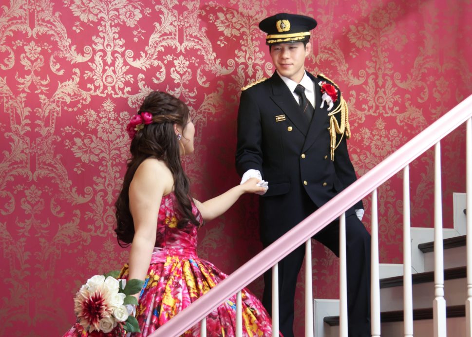 儀礼服に身を包む警察官の結婚式！警察官の結婚式ならではの特徴や素敵な演出をお見せします♡ -DRESSY 公式 ウェディングドレス・ファッション・エンタメニュース