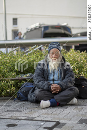 ドラマ 川のほとりで ホームレスのおじいさんを通して気むずかしい いろいろ