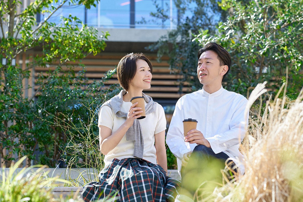 ご近所服に3割増しのオシャレ感「夫婦デートするなら」コーデ４選！VERY