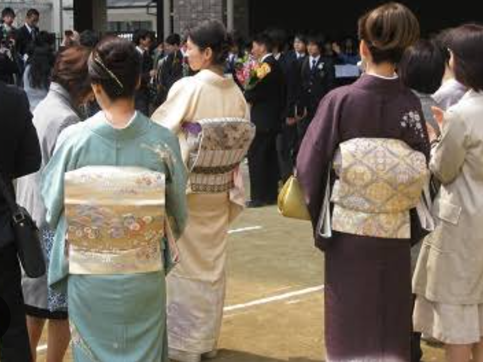 卒園式の母親の着物とは？ふさわしい着物の選び方や注意点を詳しく紹介きものレンタリエのきもの豆知識