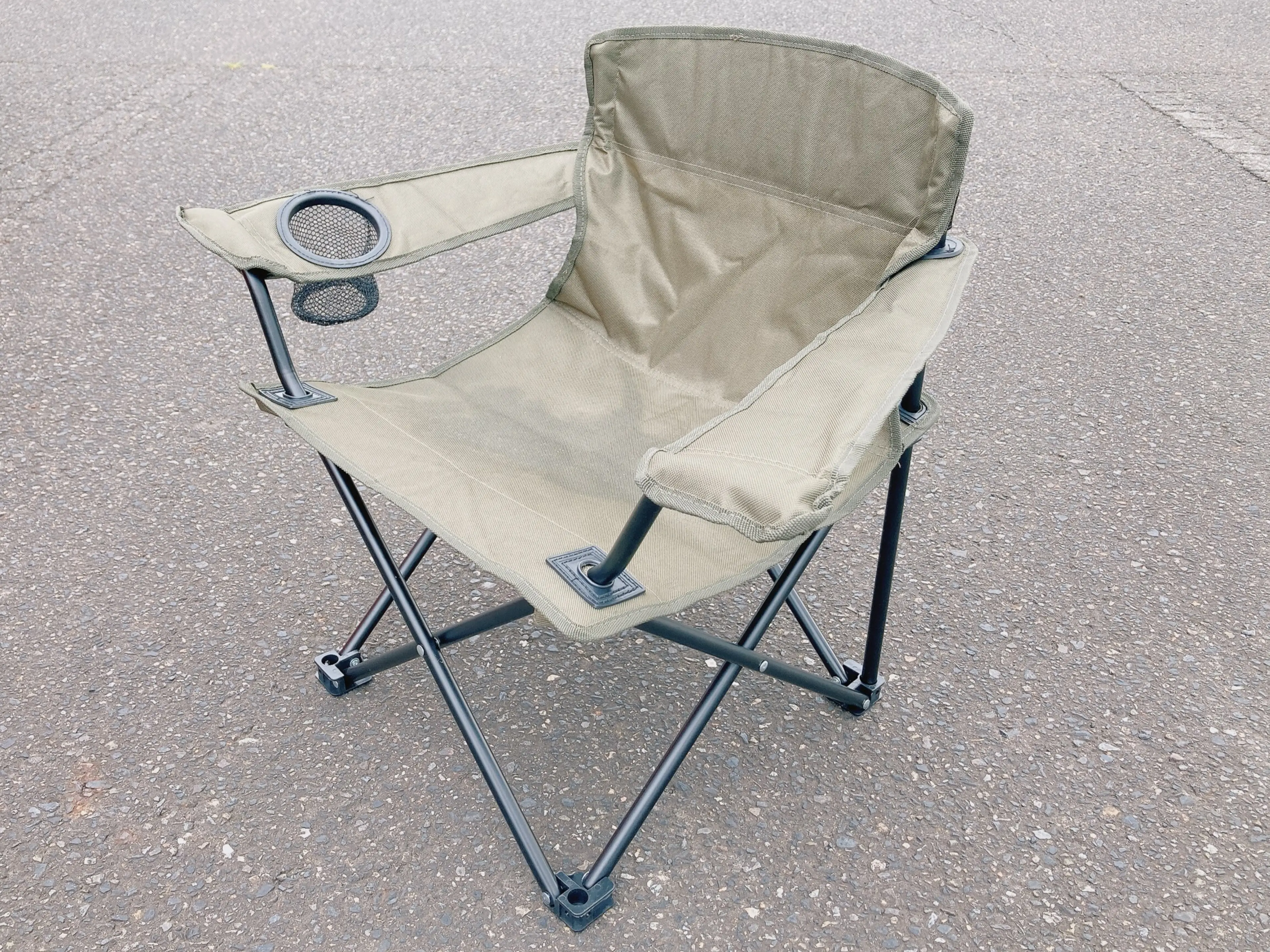 ダイソー 「折りたたみ椅子」3選！BBQ・キャンプ・待ち時間に大活躍♪シーン別で選べるコスパ抜群アイテム - トクバイニュース