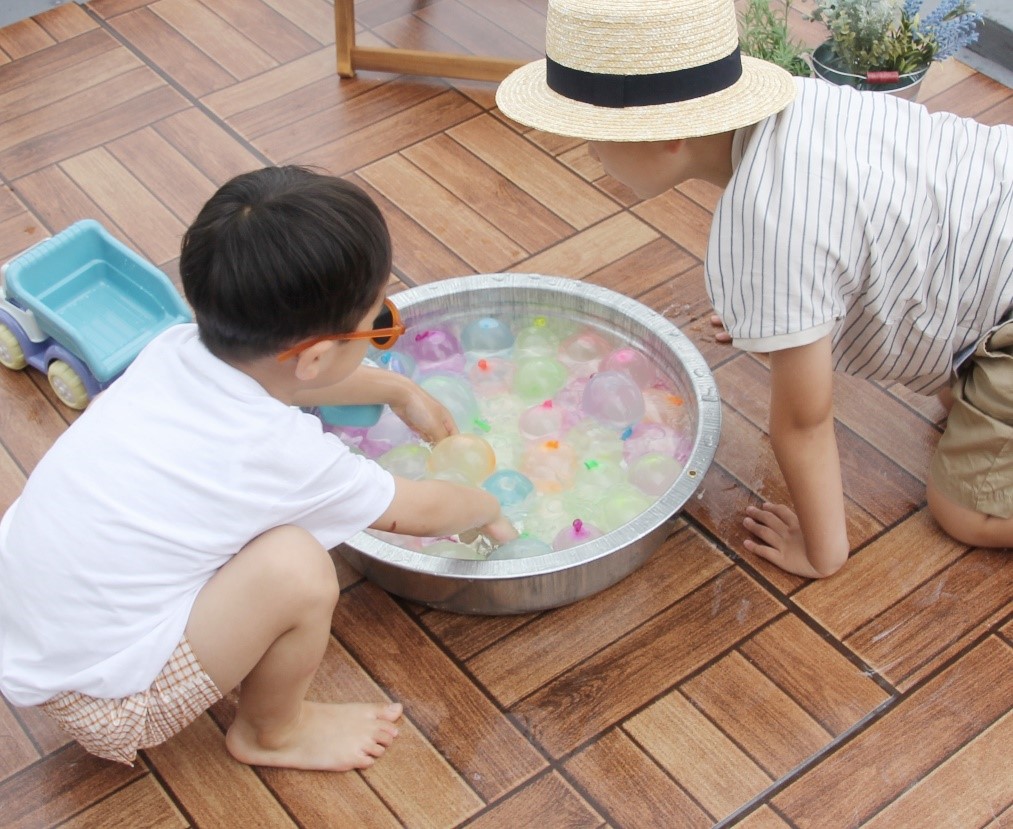 2階のバルコニーは陽の光をふんだんに採り込み、さらにプライベートな空間も確保。洗濯干しや子供のプールなど周囲の視線を気にすることなく安心して