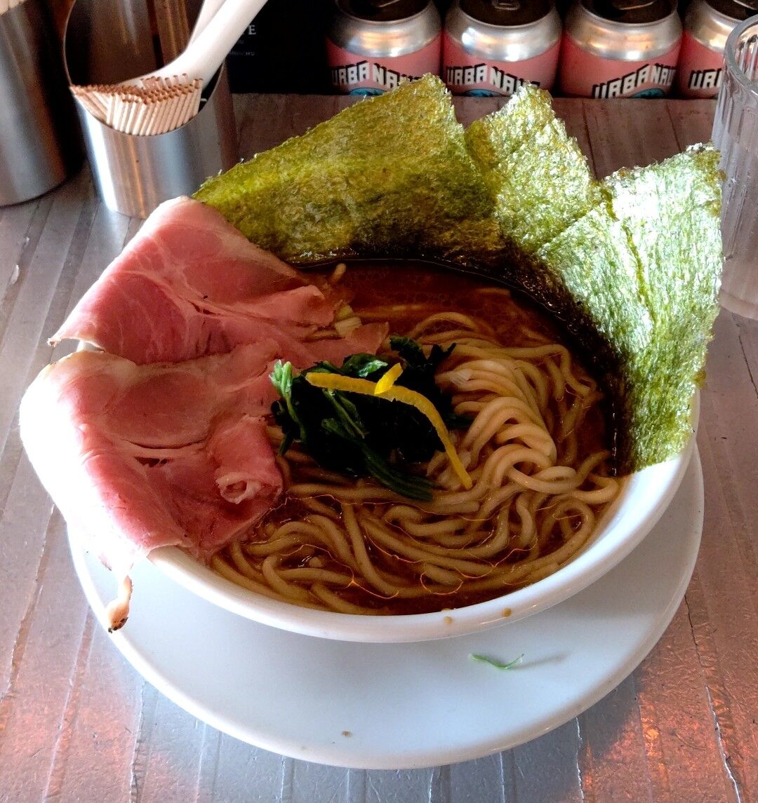 渋谷の人類みな家族 東京本店で楽しむラーメン