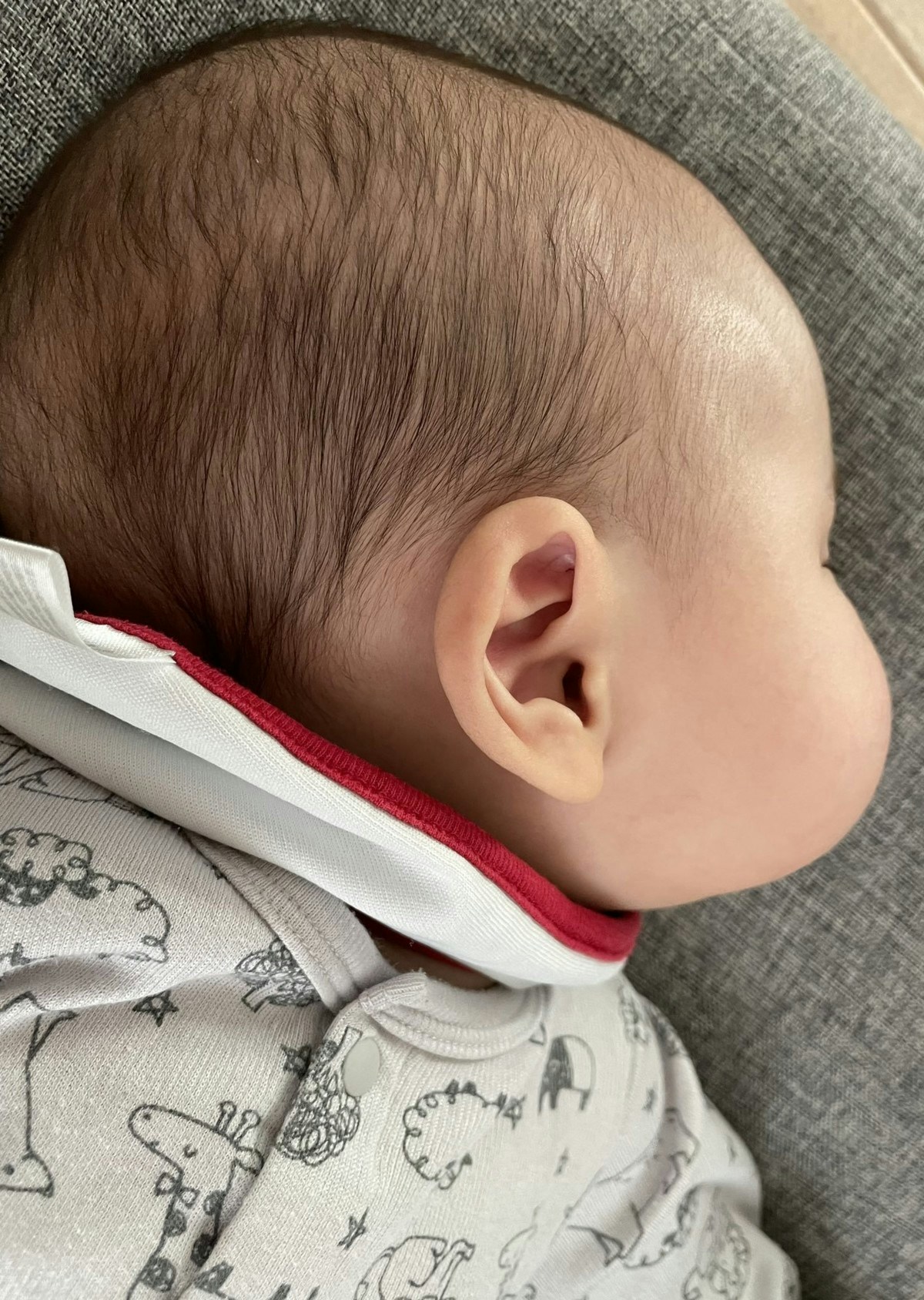 6.8万回再生！「チュウ♡」プニプニほっぺをくっつけ合う双子の赤ちゃん♡延々と見 ベビーカレンダ