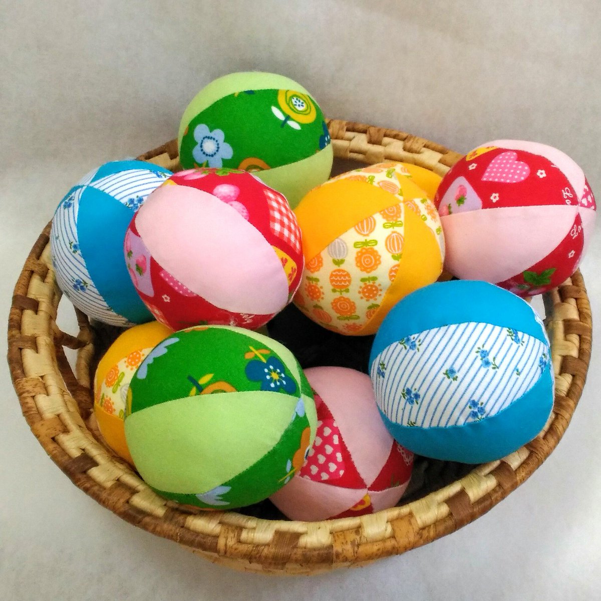 布ボール」のアイデア 11 件布, 赤ちゃんおもちゃ, ベビー ハンドメイド おもちゃ