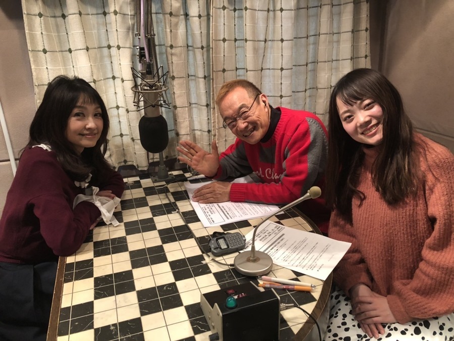 石川ひとみ - グッズ打ち合わせ、、スマホで、、。Facebook