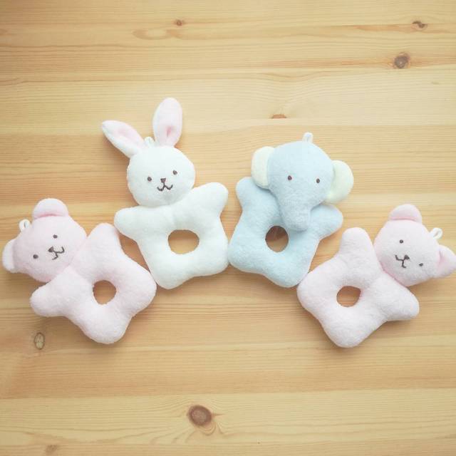 お魚にぎにぎ紐通し フェルトのおもちゃ ニギニギ ひも通し 知育玩具 保育 手作りおもちゃ おもちゃ・人形 名札屋さん＊らびりー 通販13256745Creema クリーマ