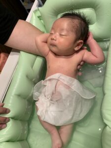 おちょぼ口赤ちゃん お風呂で泳いでご満悦赤ちゃん赤ちゃんのいる生活babyshorts生後3ヶ月shortsおちょぼ口赤ちゃん赤ちゃんお風呂 - YouTube