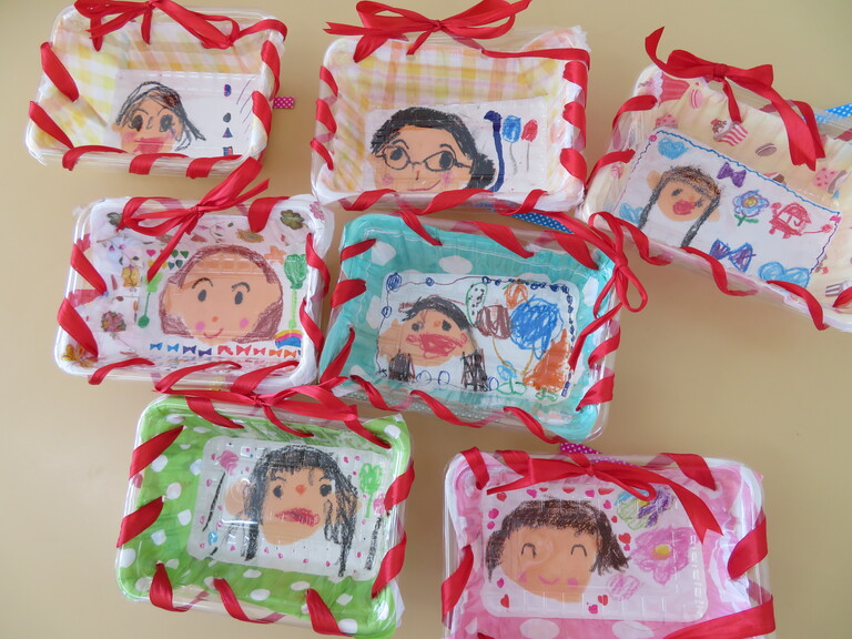 母の日のプレゼント ～2歳児クラス便り～ 2024 5 9 木: 大手幼稚園ブログ