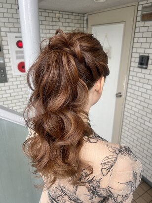 結婚式でハズさない髪型2025マナー＆おすすめヘアアレンジ53選 - IKINAイキナ