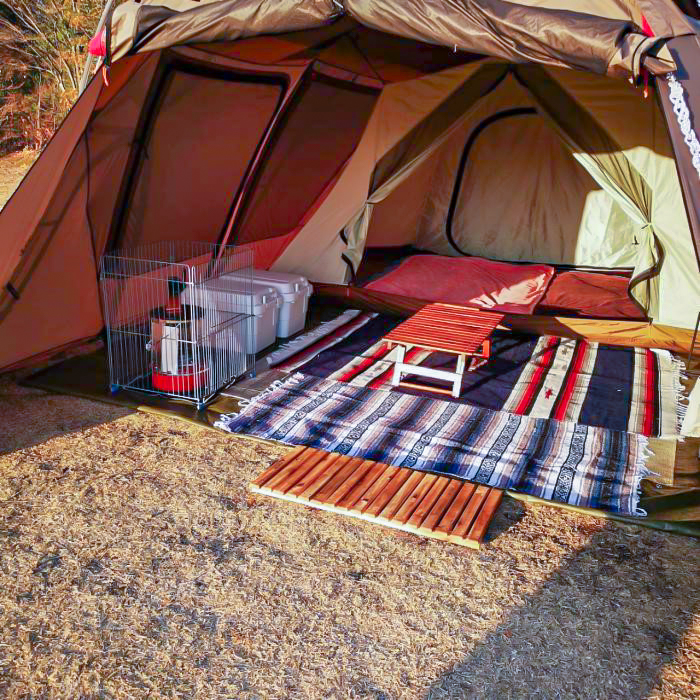 おこもりキャンプ成功法 冬を最大限楽しむ！テント内の「空間づくり」テクニックキャンプ・アウトドア情報メディアhinata