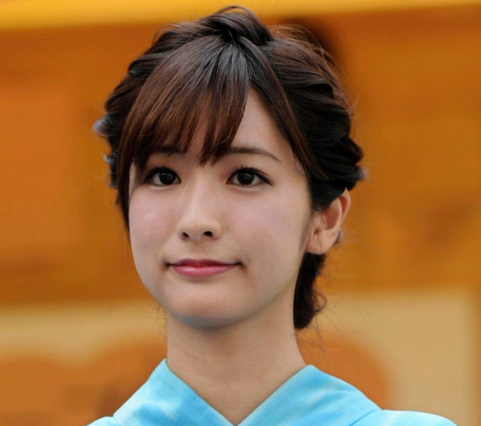 昨日は、渋谷のTSUTAYAへ。 TBSアナウンサーの田村真子さんの 1stフォトエッセイ『陽がのぼるほうへ』の発売記念イベント、本のお渡し会でした。サイン本でもないし、握手会でもなく、予約した本のお渡し会で、渡される際に、10秒くらいかな？お話が出来るだけです。 １