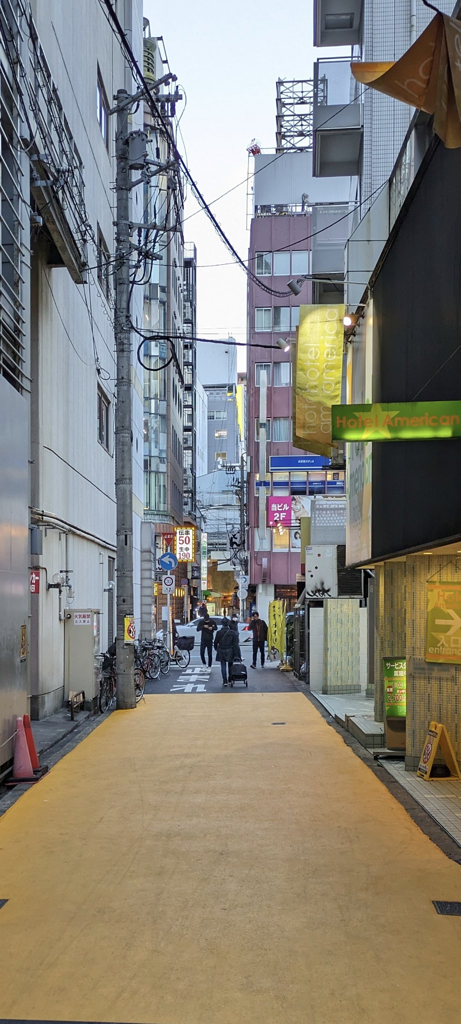 大阪・堺東、庄内の熟女本サロ街 ～ニッポンの裏風俗～ -