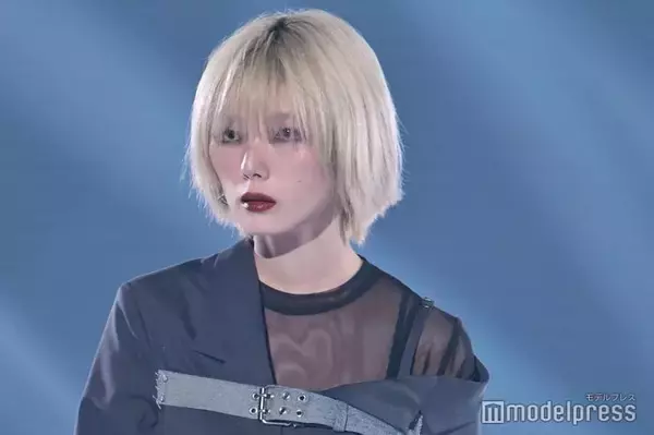 櫻坂46藤吉夏鈴、透明感あふれる姿で「少年マガジン」初ソロ表紙 - モデルプレス