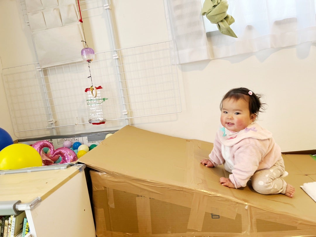 今よりもっと楽しくなる子供とのおうち遊び👶▷ @bebicomi_official 今回は @mam.achulさんの素敵な投稿を紹介させて頂きます🥰 ======================================= . 手作りおもちゃの紹介です🌿めくっていないいないばぁ 0歳から遊べます💓 ベビーサイン育児を