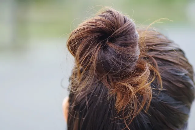 お葬式での髪型はどうしたらいい？基本のマナーやおすすめのアレンジをご紹介